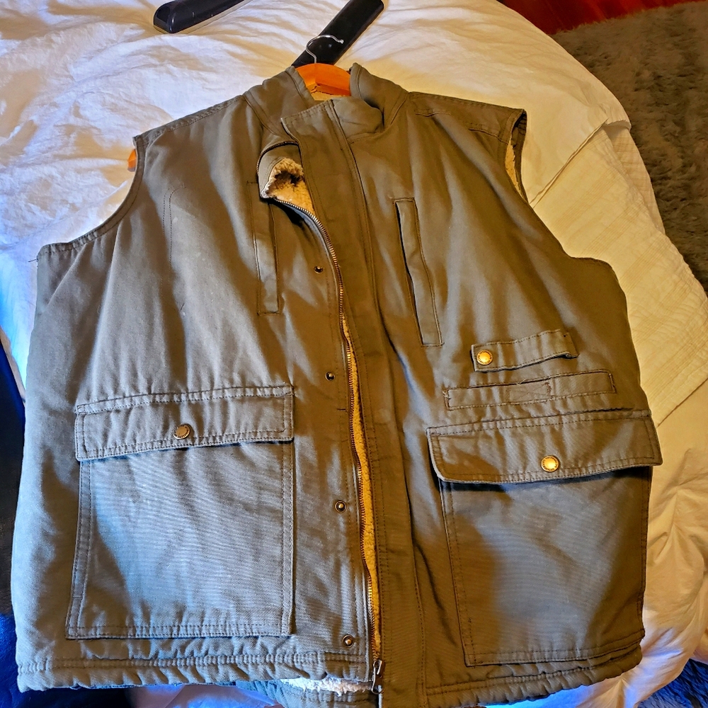 L Outdoor Life vest